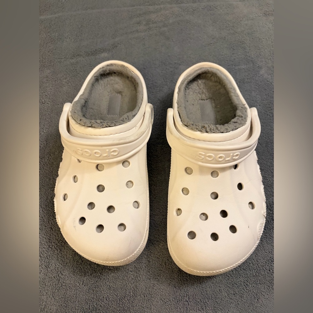 Crocs - lined